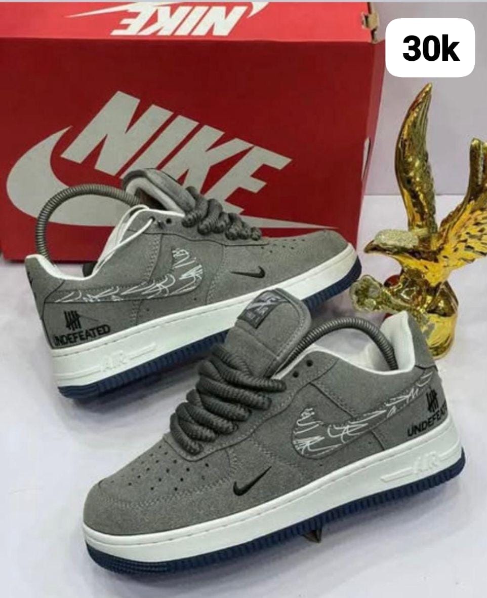 Nike Sneaker