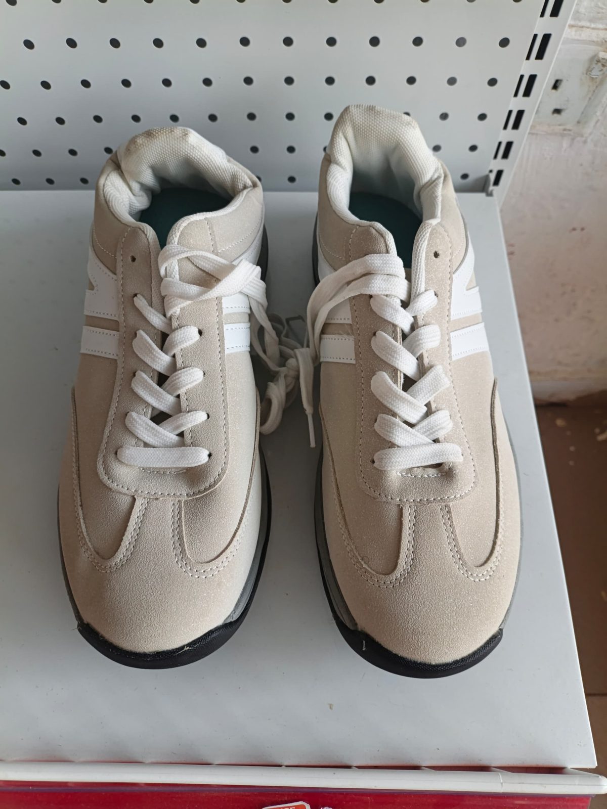 Premium quality unisex fashion footwear