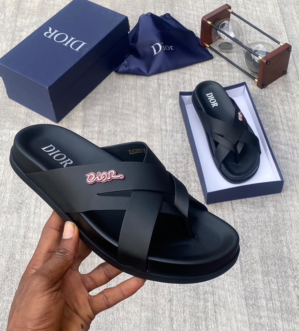 DIOR SLIPPERS 💯✅