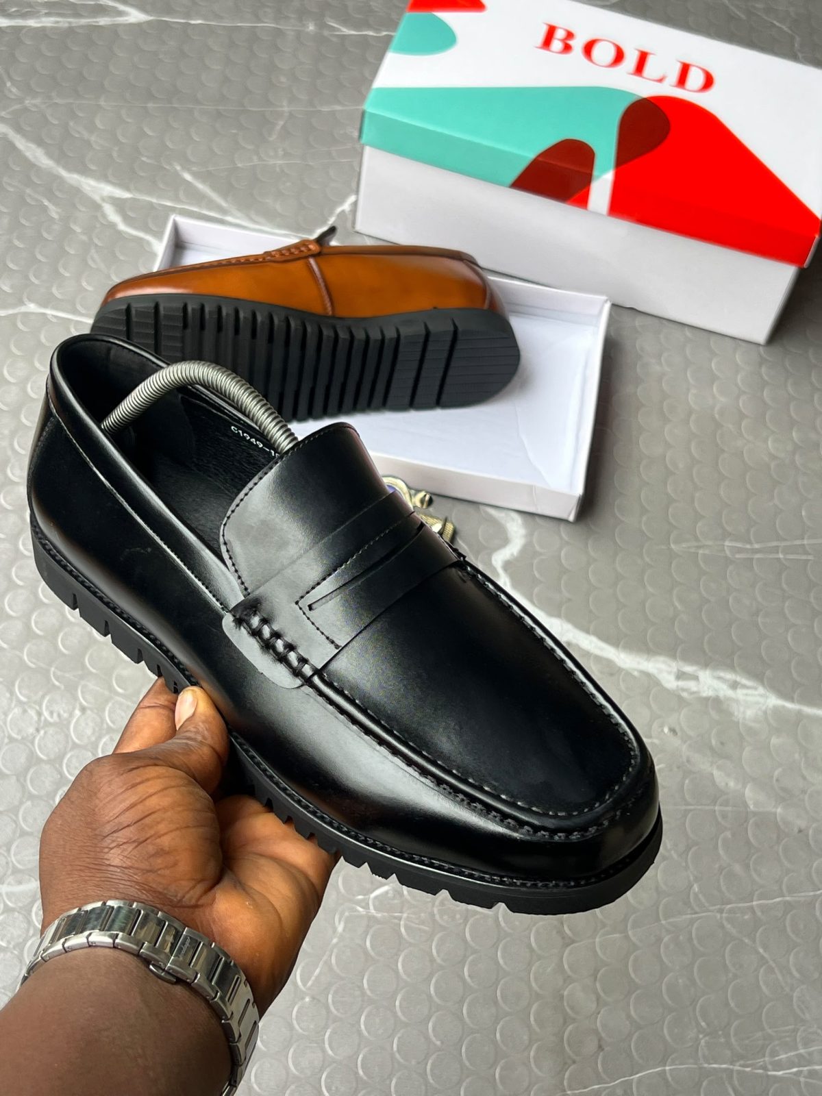 Bold shoe