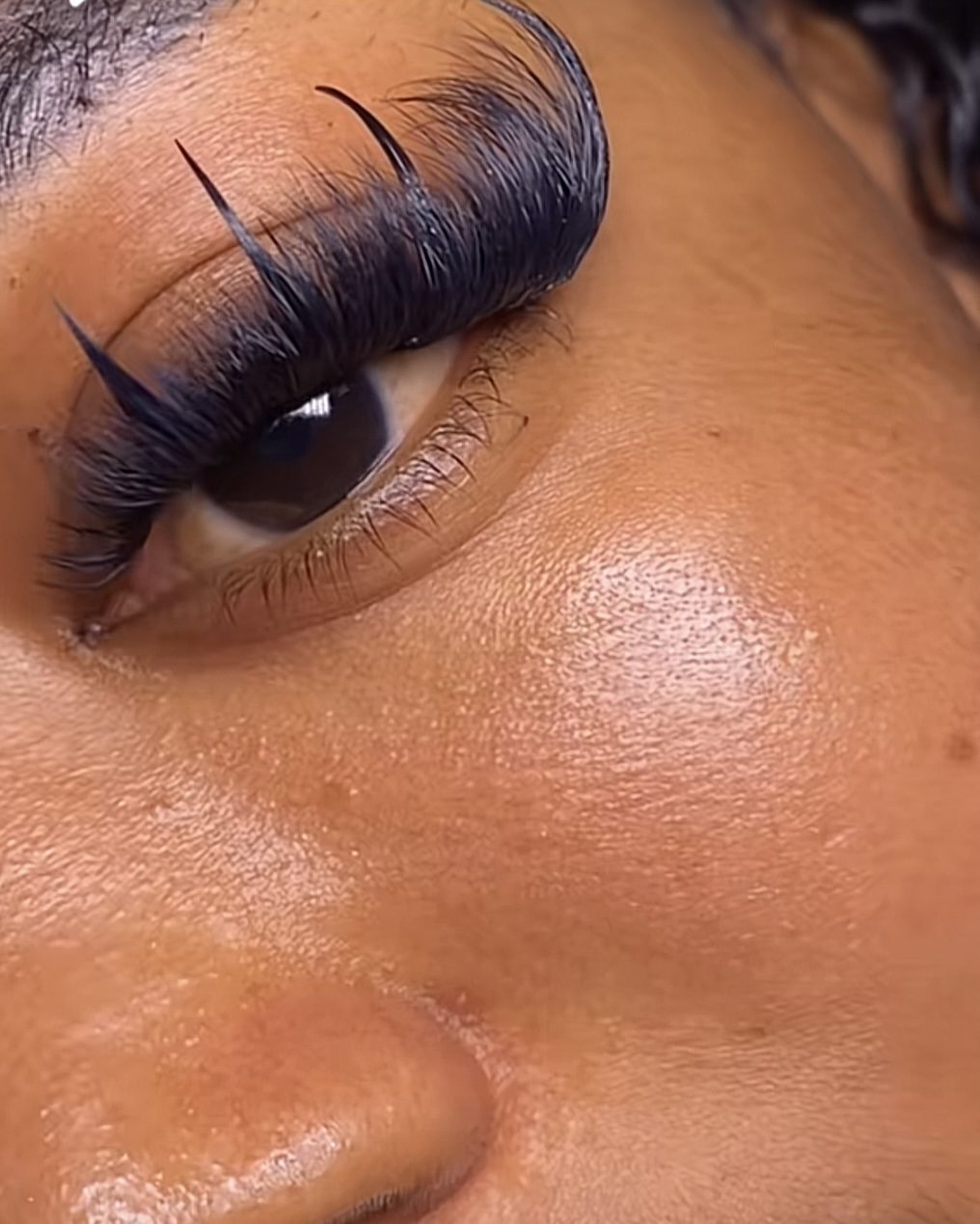Cluster lashes with wispy