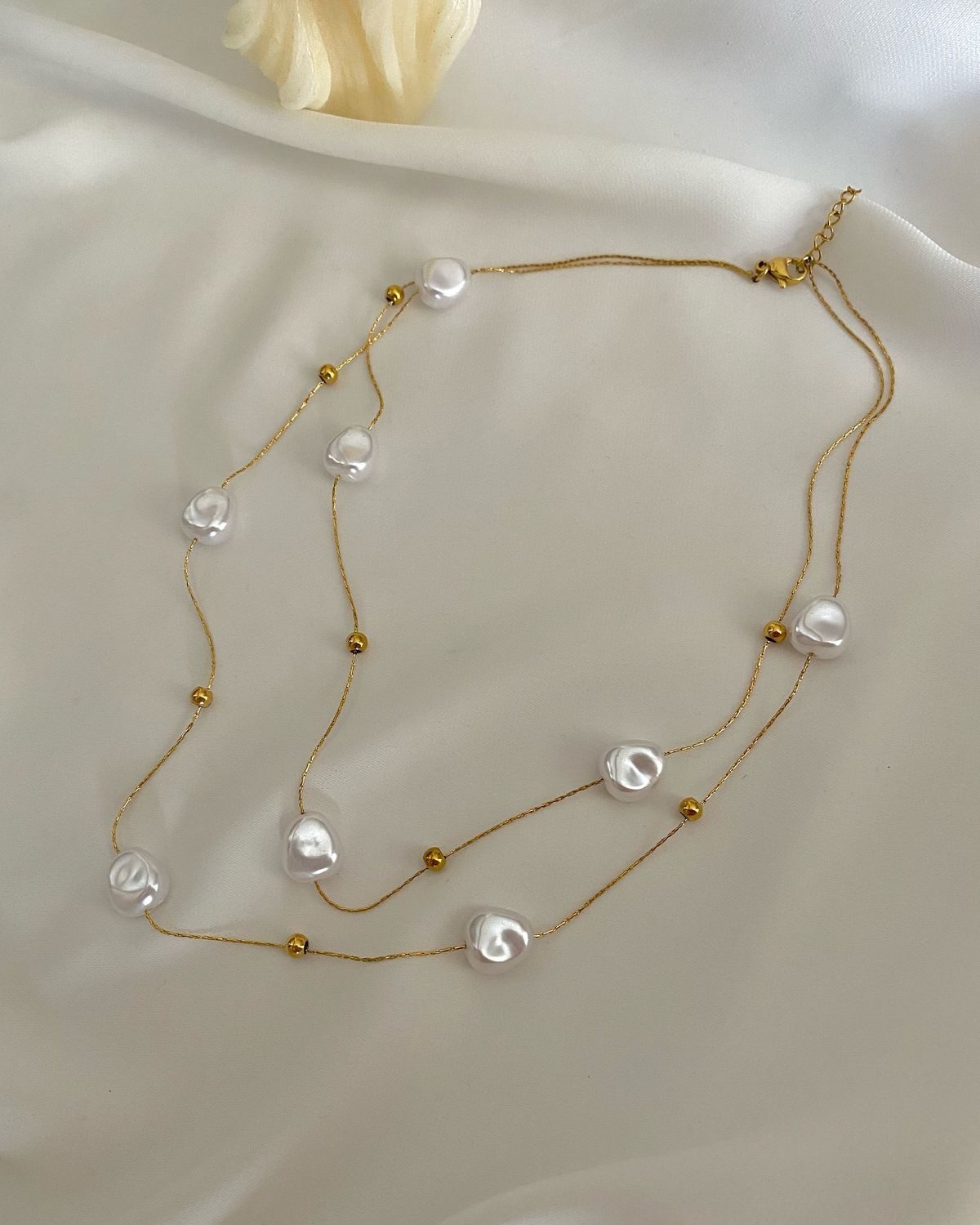 Pearl neck piece