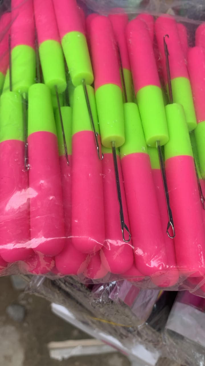 plastic-handled dreadlock and hair extension crochet hooks