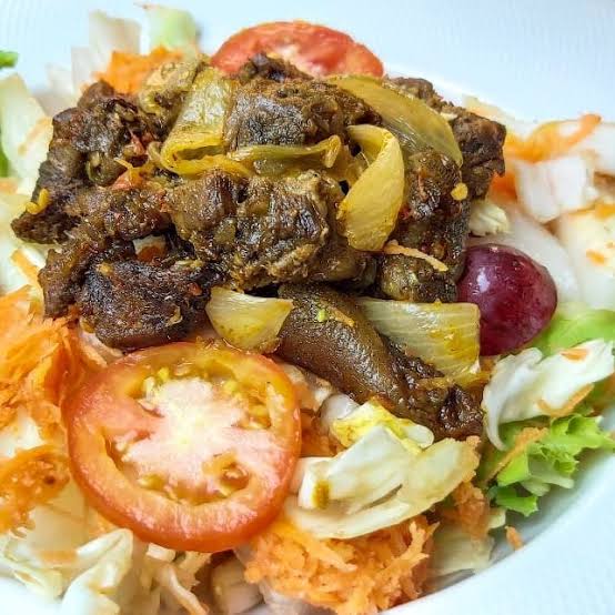 Asun with salad