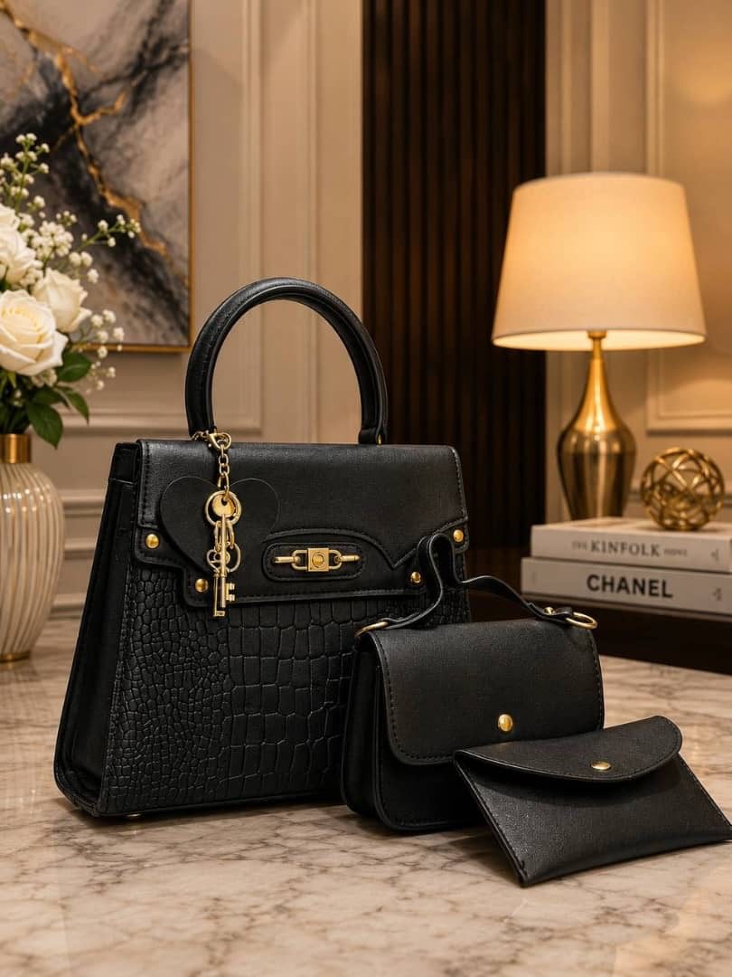 Leather bag — Black